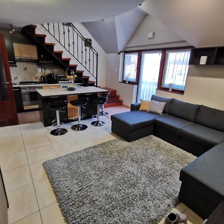 Galery Apartman Gyula Esterno foto