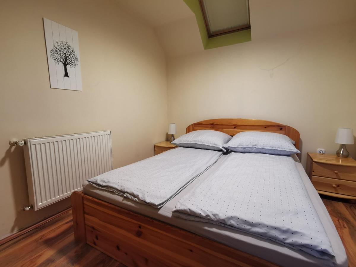 Galery Apartman Gyula Esterno foto